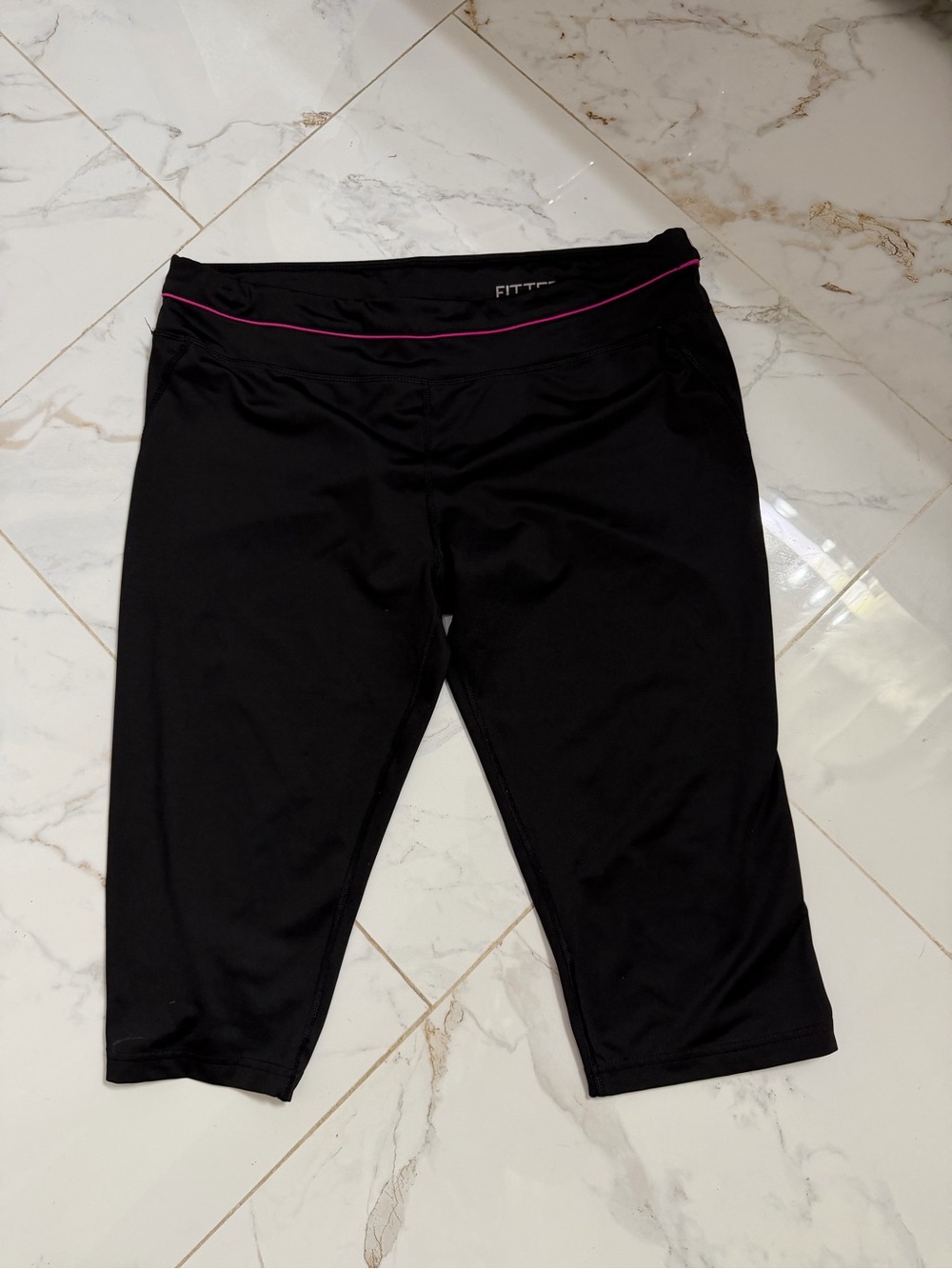 Danskin Now black Active Capri leggings with Pink Trim women Sz xl